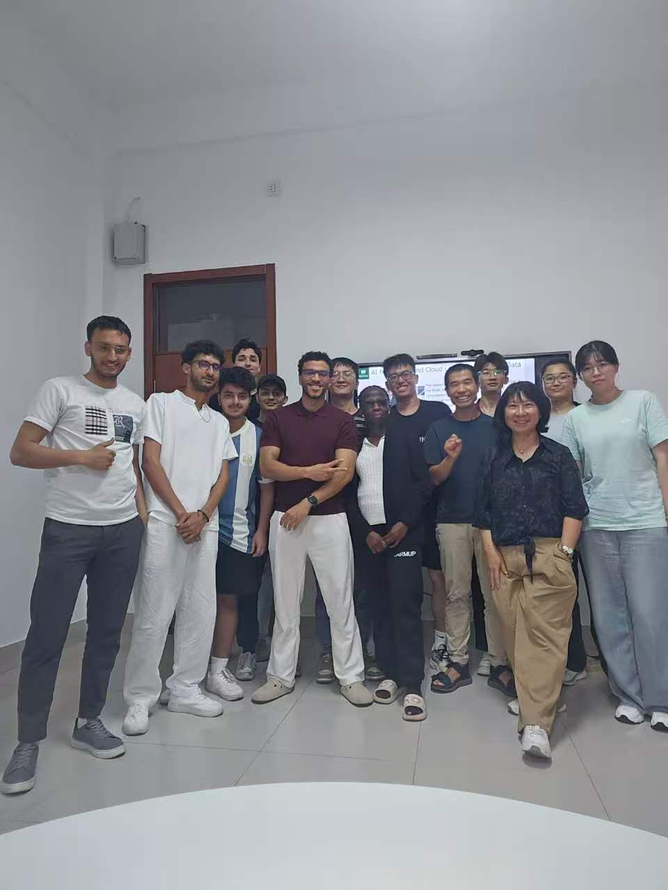 An Academic Lecture Titled “Resource Allocation in Container-based Clouds: Evolutionary Approaches” Was Held