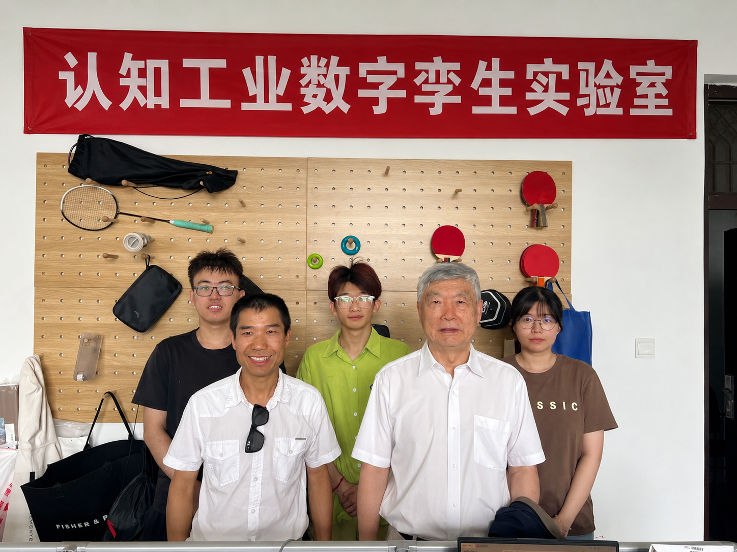Academician Li Peigen Visits SDUST and Tours Cogtwins Lab